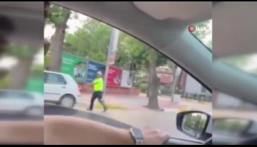 Böyle rahatlık görülmedi, trafik polisinin haklı sitemi gülümsetti