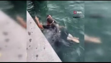 İstanbul'da denize düşen kadını yurttaşlar kurtardı