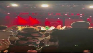Yunan 'şarkıcı' Vandi Türk bayrağından rahatsız oldu, sahneye çıkmadı: Açıklama geldi!