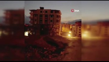 İş makinesi operatörü 6 katlı binayı yere vurarak sarsıntıyla yıktı