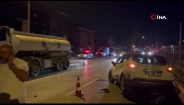 Bursa'da alkollü sürücü sulama tankerine çarpıp bariyerlere girdi