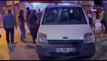 Bursa'da otomobille çarpışan motosikletli kurye yaralandı