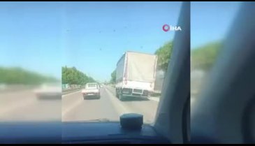 Bursa'da trafikte yan şekilde seyreden kamyon devrilme tehlikesi atlattı