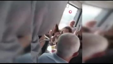 Bursa'da yer tartışması başka bir yolcu tarafından kaydedildi