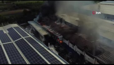 Bursa'da sandalye fabrikasındaki yangının boyutu dron ile görüntülendi