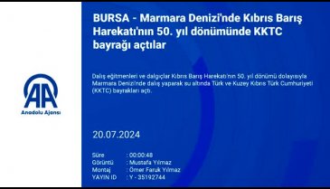 Bursa'da denizin altında Türk ve KKTC bayrakları açıldı