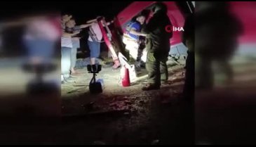 Karpuz dolu kamyon tren raylarına uçtu