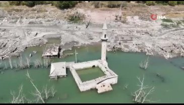 Sivas'ta Pusat köyü, suların çekilmesiyle yeniden gün yüzüne çıktı