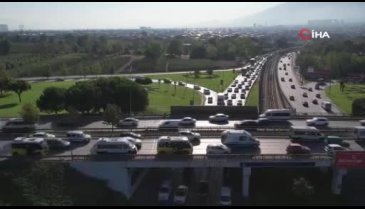 Milyonlarca öğrenci için bugün okullar açıldı, Bursa'da yollar tıkandı!