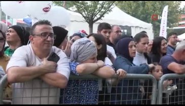 Bursa'da Gastronomi Festivali'nde 10 dakikada 15 metre börek yedi