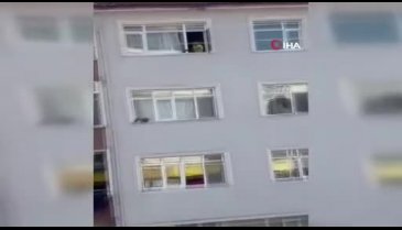 Amasya'da evinden pompalı tüfekle etrafa ateş açan şahıs 1 polisi yaraladı, korku dolu anlar kamerada