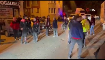 Eskişehir'de polisten kaçarken hafif ticari araca ve polis motosikletine çarptı!