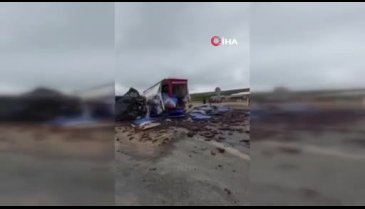 Bursa'da şişe yüklü tır ile tanker çarpıştı: 2 yaralı