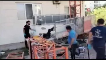 Antalya'da iskele çökmesi sonucu 2 işçi yaralandı