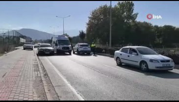 Bursa'da 3 araç çarpıştı: Çok sayıda yaralı!