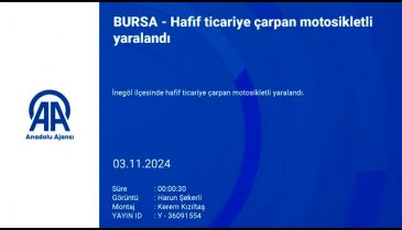 Bursa'da hafif ticariye çarpan motosikletli yaralandı