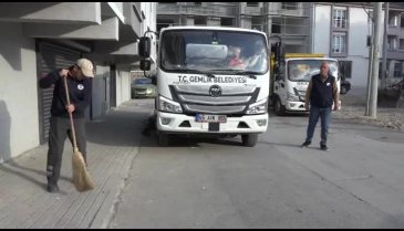 Gemlik'te boş arsalar temizleniyor