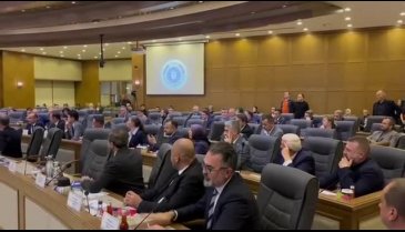 Bursa Büyükşehir Belediyesi CHP Meclis Üyeleri 'kayyuma hayır' diyor - 2