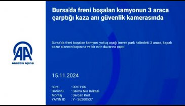 Bursa'da kamyon, 3 aracı pert edip bir evin duvarına vurarak durabildi -2