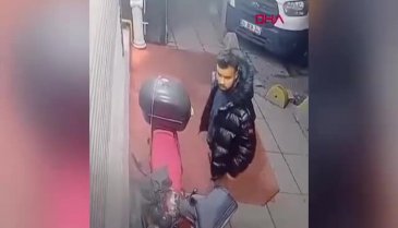 Çalmaya çalıştığı motosikletin sahibinden dayak yedi