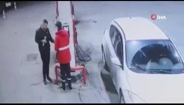Akaryakıt istasyonunda korkutan kaza kamerada