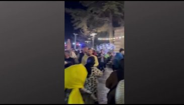 İğne atsan yere düşmez! Bursa'nın tarihi meydanı hınca hınç doldu!