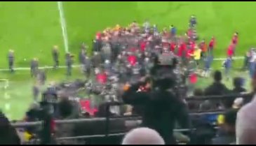 Fenerbahçe-Galatasaray derbisinde ortalık fena karıştı!