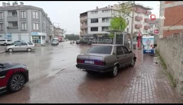 Bursa'da 'dur' ihtarına uymadı! Otobüs durağına çarptı...
