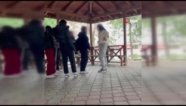 Şoke eden akran şiddeti! Önce darp ettiler sonra özür dilettiler