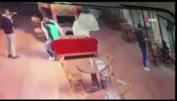 Danla Biliç'i eski sevgilisinin darp ettiği anlar kamerada...