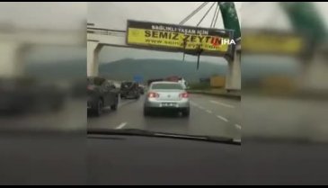 Bursa'da damperi açılan tır üst geçide çarptı