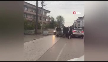 Bursa'da "yol verme" kavgası: Sürücüler ve yolcular birbirine girdi