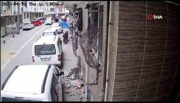 Cama tırmandı, kuruması için asılan çamaşırları çaldı; O anlar kamerada