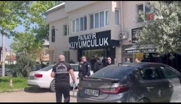 Bursa'da soymak istedikleri kuyumcuya ateş açtılar