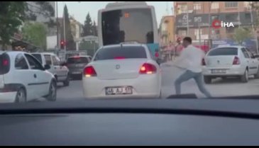 Trafikte korkutan kavga!