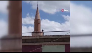 Minareye çıkarak atlamak istedi