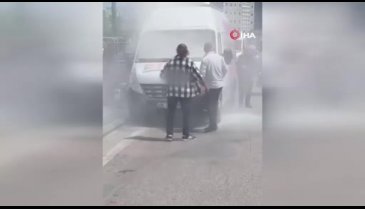 Bursa'da CHP seçim aracı alev alev yandı