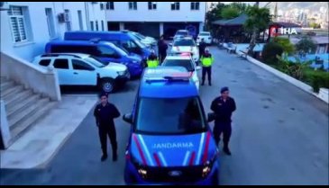 Bursa Adliyesinde silahlı saldırıda şehit olmuştu: Jandarma kızına sürpriz yaptı