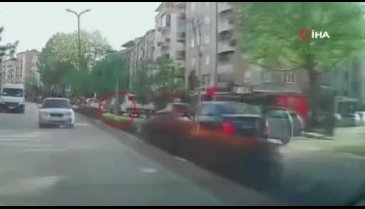 Bursa'da trafik iyi niyet tanımadı: O anlar kamerada...