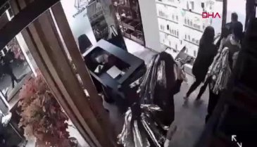İstanbul'da deprem anları kamerada! kadınlar kuaförde boya yaptırırken yakalandı