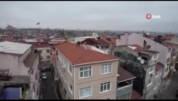 Depremde hasar alan binalar boşaltıldı