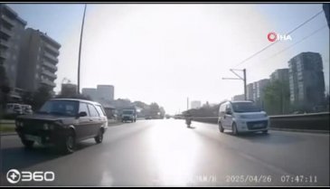 Makas atarak trafiği tehlikeye sokan otomobil kamerada