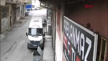 Şoke eden anlar! 2 yaşındaki çocuk neye uğradığını şaşırdı