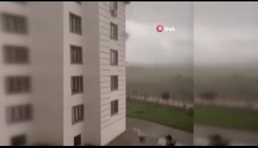 Bingöl'de fırtına etkili oldu: Çatıdan kopan parça çocuğun üzerine düştü