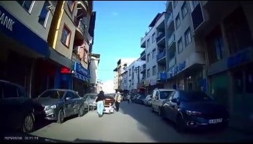Bursa trafiğinde şok görüntü! Sorumsuzluk pes dedirtti