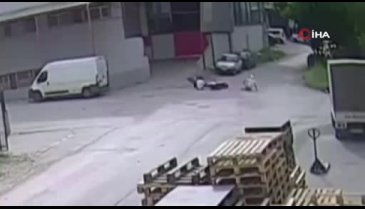 Bursa'da iki motosikletinin karıştığı kaza kamerada: 2 yaralı