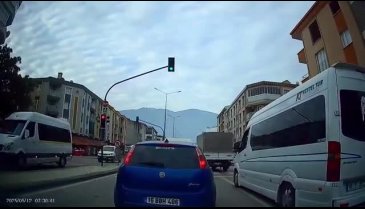 Bursa'nın ünlü caddelerinden biri karıştı! Yaralılar var