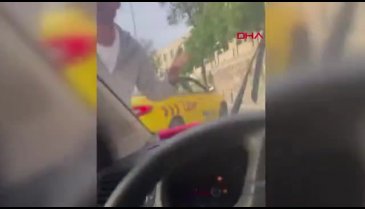 Taksici kendine vurup aracın camını kırdı! "Paramı çaldın, sağa çek"