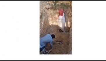 Sosyal medya Bursa'daki bu görüntüleri konuşuyor! Beddua ederek toprağı kazdılar...