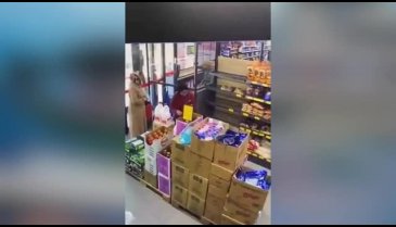 Ünlü zincir markette çalışan genç kadın, daha fazla dayanamadı